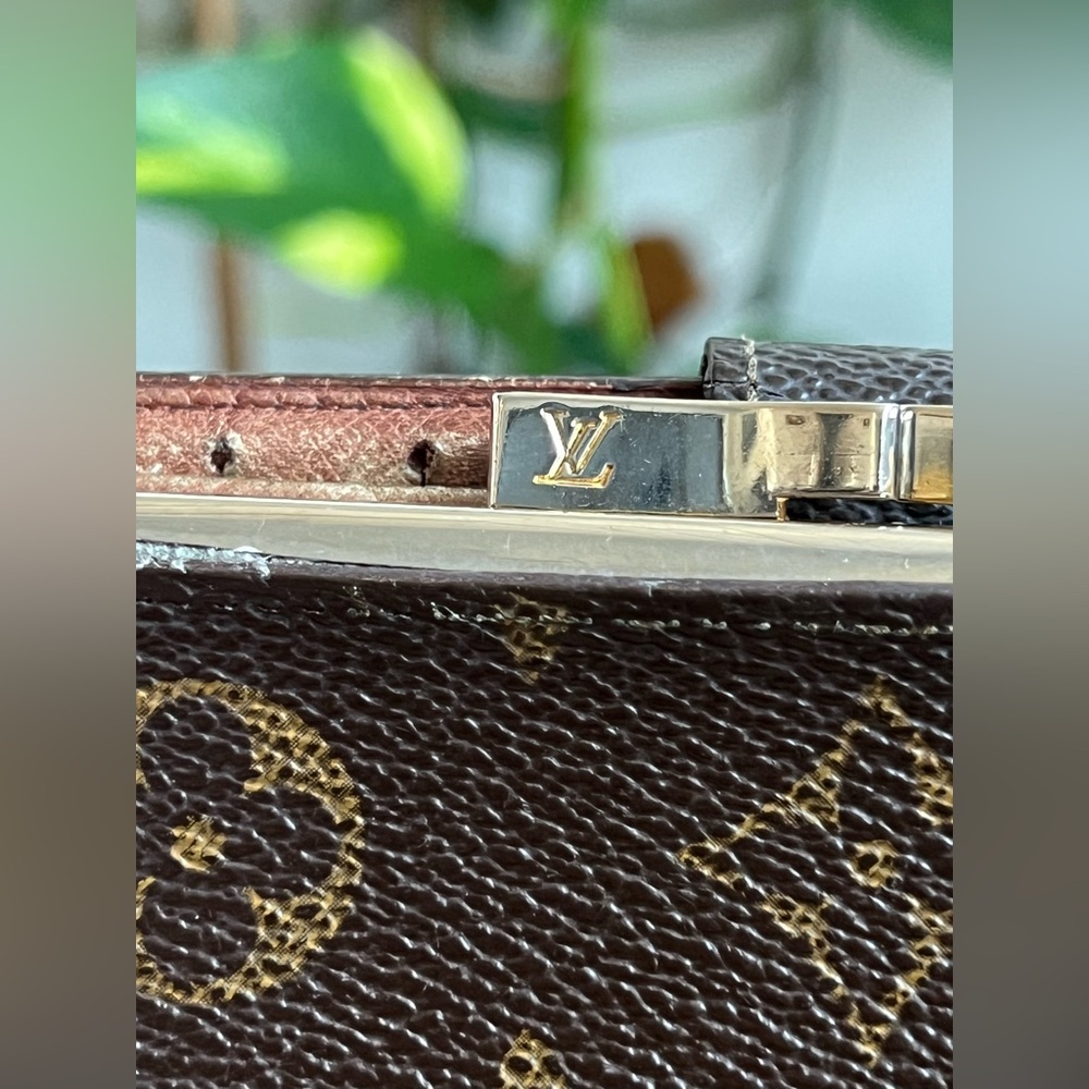 Louis Vuitton Vintage Monogram Wallet Flawed - Picture 10 of 17